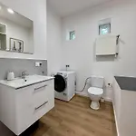 Modern & Private Garden In - Fully Renovated 2025 וילה *