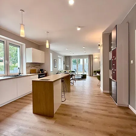 Nowoczesny Dom Z Ogrodem W Warszawie 'nowy Obiekt' *