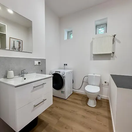 Modern & Private Garden In - Fully Renovated 2025 Villa *