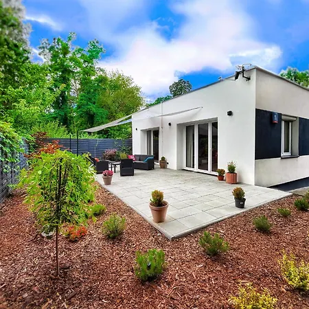 Modern & Private Garden In - Fully Renovated 2025 Villa Varsóvia