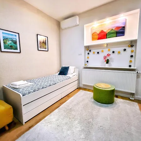 Modern & Private Garden In - Fully Renovated 2025 Villa Varsóvia