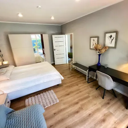 ヴィラ Modern & Private Garden In - Fully Renovated 2025 ワルシャワ